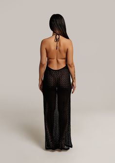 DESCRIPCIÓN

 Sensual bajo el sol, el 'Black Selena Textured Knit Backless Cover Up Dress' es una adición minimalista y elegante a tu colección de ropa de playa. Confeccionado con un hermoso tejido suave, este estilo se adapta perfectamente al cuerpo. Este vestido de verano es lo suficientemente versátil como para combinarlo con tu bikini nude favorito o una pieza ajustada. Precioso corte halter con un delicado lazo al cuello. Hendidura glamorosa en ambos lados para acentuar la pierna.

CARACT Resort Wear Collection, Luxury Swimsuits, Textured Knit, Cover Up Dress, Swimsuit Cover, Swimwear Collection, Couture Collection, Resort Wear, Backless Dress Formal