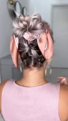 Ekaterina Guerra | Short Hairstyles + Makeup | #curls ❤️‍🔥 I’ve been curling my hair like this for yearsss. I like how I can enjoy the curls for days without adding extra heat everyday. … | Instagram Curling Tutorial, Hairstyles Instagram, Hair Curling Tutorial, Pony Tails, Hair Curling, Christmas Hairstyles, Holiday Hairstyles, Hair Design, Favorite Hairstyles