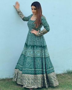 Bandhani Dress Pattern, Long Frock Designs, Anarkali Dress Pattern, Long Kurti Designs, Dress Design Patterns, Heavy Embroidery