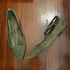 Great Condition Size 6.5. Minor Wear On Suede As Shown Pointed Flats, Flat Color, Tory Burch Shoes, T Strap, Flat Shoes Women, Loafer Flats, Olive Green, Tory Burch, Loafers