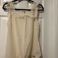 Guess Tank Top Womens Cream W/Lace Accented Scoop Neck Sz Medium M Nwt Casual Off-white Summer Blouse, Casual Off-white Blouse For Summer, Casual Off White Summer Blouse, Casual Off White Blouse For Summer, Off-white Casual Ruffled Tops, Beige Sleeveless Top For Daytime, Casual Off White Ruffle Tops, Cream Sleeveless Daytime Top, Chic Summer Blouse With Scoop Neck