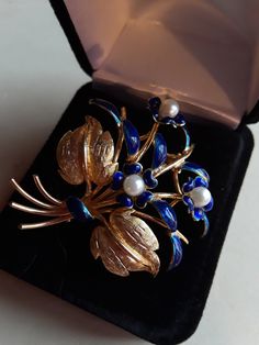 Stunning 18k Yellow Gold, Blue Enamel, Cultured Pearl Italian Brooch... Stamped 18k, Italy Weight is 10 Grams. Perfect Vintage Condition.. Ita a brooch, but you can put it on the Chain and wear as a Pendant. Blue Hallmarked Brooches For Anniversary, Collectible Hallmarked Blue Brooches, Elegant Blue Enamel Pin, Elegant Blue Enamel Brooches, Antique Blue Brooches For Anniversary, Formal Blue Enamel Brooches, Vintage Blue Brooches For Anniversary, Antique Blue Enamel Brooches, Vintage Blue Enamel Pin Gift