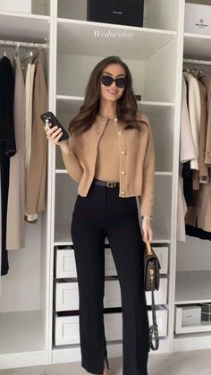 Celana Khaki, Casual Work Outfits Women, Stylish Work Attire, Office Outfits Women, Professional Wear