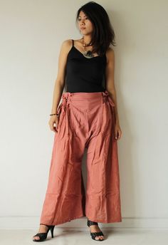 pants/Wild side pants... mix silk ( M,L) 244 Bloomer Pants, Funky Pants, Yoga Kurse, Side Pants, Wrap Pants, Outfit Chic, Womens Trousers, Boho Pants, Floral Print Fabric