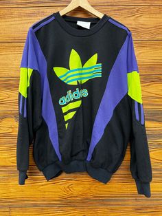 Retro Adidas sweatshirt from the 90s, very good condition, unique model, L pattern. Retro Adidas, Adidas Sweatshirt, Cute Fits, The 90s, Fancy Dresses, Mens Sweatshirts, Old School, Sweat Shirt, Work Wear