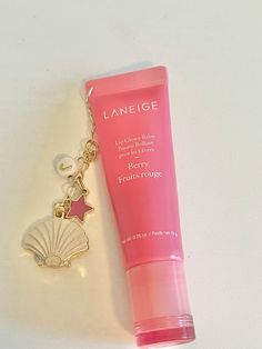 Laneige Lip Balm Keychain, Laneige Lip Balm Aesthetic, Lip Gloss Keychain Ideas, Lip Balm Charm, Lipgloss Charms, Lipbalm Keychains, Lip Keychain, Keychain Lipgloss, Lip Gloss Keychain