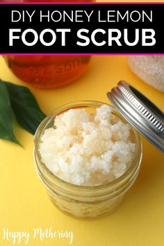 Foot Scrub Recipe, Homemade Foot Scrub, Diy Honey, Pedicure Station, Diy Pedicure, Honey Diy