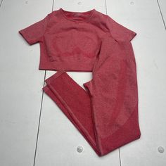 Women’s Red Athletic Legging And Crop Tee Outfit Set Size Large Condition Is New In Package See Pics Ls47/24 W1 Lh11 Red Cotton Athleisure Activewear, Red Cotton Workout Top, Red Stretch Sporty Tops, Sporty Stretch Red Tops, Casual Red Stretch Sets, Red Short Sleeve T-shirt For Loungewear, Red Fitted Cotton Activewear, Red Stretch Cotton Activewear, Casual Red Crew Neck Sets