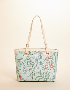 From work to weekend and everything in between, our mid-size Island Tote is ready to go. Very versatile, this day tote features a zipper top closure and a dash of organization inside with one zip and two slip pockets. And of course, we have added our special Spartina touches, like our golden logo, mermaid feet and beautiful leather hanging tassel. Floral Block Print, Golden Logo, Spartina 449, Mid Size, Zipper Top, Pastel Green, Green Design, Fabric Crafts, Block Print