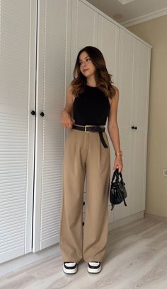 Summer Interview Outfits Women, Dressy Summer Outfits 2023, Tshirt And Slacks Women, Young Elegant Outfit, Classy Outfits Summer Chic, Casual Chic Outfits Summer Classy Simple, Trendy Business Casual Outfits For Women Summer, Job Outfits For Women, Business Casual Hot Weather