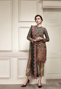 Comfortable Trendy Outfits, Pakistani Design, Mehendi Outfit, Sharara Designs, Designer Salwar Kameez, Designer Punjabi Suits, Salwar Dress, Dress Salwar Kameez, Designer Salwar