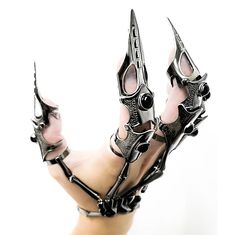 Embrace the magical darkness with these Witch King's Adjustable Finger Rings!Crafted for magic wielders looking for an accessory to complete their look, this set combines edgy, gothic design with adjustable comfort for a one-of-a-kind accessory. Key Features: Adjustable Finger Rings and Skeleton Bracelet Glove: Each set includes multiple finger rings which can be adjusted to fit your fingers. Whether you prefer to adorn one finger or many, these rings offer flexibility to suit your style. Combin Cool Gloves, Gloves With Claws, Goth Gloves, Claw Rings, Skeleton Bracelet, Bone Bracelet, Dark Rings, Mode Emo, Pretty Knives