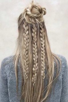 Half Messy Bun Style picture1 Fishtail Bun, Messy Bun With Braid, Messy Braids, Long Blond, Long Box Braids, French Braid Hairstyles, Hair Knot, Messy Bun Hairstyles, Peinados Fáciles Para Cabello Corto