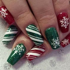 Christmassy Nails, Noel Nail, Holidays Nails, Nail Art Noel, 16 Tattoo, Festive Nails, Usa Nails, Green Acrylic Nails, Red Christmas Nails