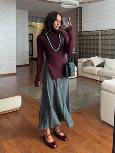 Burgundy Tights, Trends 2025, Ballerina Outfit, Burgundy Outfit, Outfits For Fall, Office Professional, Trend 2024, Hijabi Fashion, 가을 패션