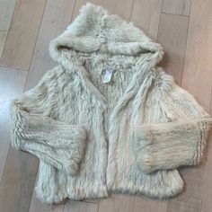 Amazing Quality, Luxury French Designer, Bonpoint, Super Soft, Genuine Rabbit Fur Hooks Closure, Jacket, Size 4. Total Length 18” Arm Pit To Arm Pit 18” In New Without Tags Condition No Flaws Ref: W Bonpoint Anthropologie Coat, Raccoon Fur Coat, Fur Hooded Jacket, Billabong Jacket, Fur Hood Jacket, Cashmere Jacket, French Designer, Tuxedo Jacket, Vintage Blazer