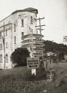 there are many signs in front of the building that says hotel fluana on it