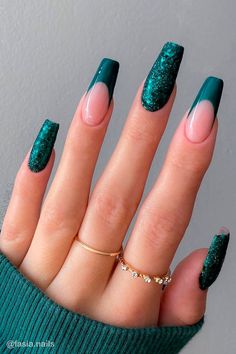 French Dark Green Nails Emerald Nails, Green Acrylic Nails, St Patricks Day Nails, Dark Green Nails, Nagellack Trends, Green Nail Designs, Nice Nails, Her Nails, Acrylic Nails Coffin Short