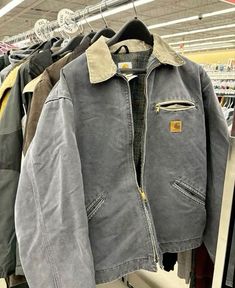 💌 Carhartt Jacket Outfit, School Spirits, Carhartt Detroit Jacket, Carhartt Men, Carhartt Jacket, Guys Clothing Styles, Fire Fits, Streetwear Men Outfits, New Wardrobe