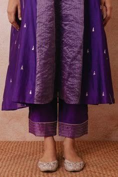 Dark purple, chanderi suit set Linen Wedding Dress, Stylish Kurtis Design, Kurta Patterns, Linen Wedding, Simple Kurta Designs, Latest Dress Design, Designer Kurti Patterns, Girlfriend Shirts, Kurta Set For Women