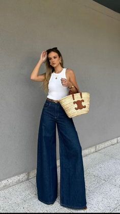 Look Hippie Chic, Night Out Outfits, Chique Outfit, Out Outfits, Fest Outfits, Summer Work Outfits, Looks Street Style, Night Out Outfit, Wide Jeans