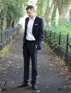 How To Look Wealthy - 16 Tips For Men To Dress Rich On A Budget | Michael 84 Dress Rich On A Budget, Outfit For Christening, Dress Rich, Yves Saint Laurent Men, Mens Winter Fashion Outfits, Mens Fashion Dressy, Rich Clothes, Rich Fashion, Famous Outfits