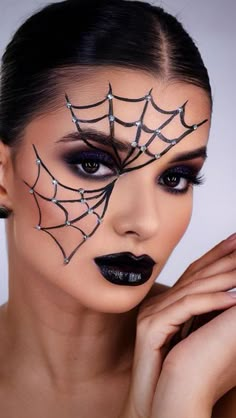 Spiderweb Halloween Makeup, Spiderweb Costume, Spiderweb Makeup, Spider Web Makeup, Halloween Eyeshadow, Spider Makeup, Beautiful Halloween Makeup, Holiday Eyeshadow, Makeup Poster