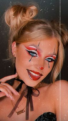 Clowns For Halloween, Cute Halloween Clown Makeup, Clowns Makeup Cute, Clown Faces Makeup, Glam Clown Costume, Glam Halloween Makeup Looks, Pretty Clown Makeup Halloween, Clown Costume Women Makeup, Easy Halloween Makeup Looks For Women