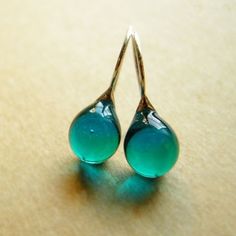 pretty!! Blue Jewerly, Jewelry Beautiful, I Love Jewelry, Diy Schmuck, Glass Earrings, Pretty Jewellery, Teardrop Earrings, Bling Bling, Earrings Jewelry