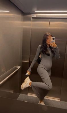 Fall Outfit Inspo Pregnant, Brunch Maternity Outfit, Maternity Outfits Classy, Classy Pregnant Outfits, Dressy Pregnancy Outfits, Pregnant Dinner Outfits, Pregnant Aesthetic Outfit, Aesthetic Pregnant Outfits, Pregnant Casual Outfits