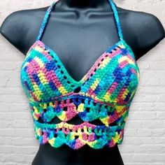 Crochet bikini top made with soft cotton yarn. Ties in the back in a corset style criss-cross and around the neck, making it adjustable to fit different sizes. These tops are so soft and comfortable to wear! Want padding added? Add this listing to your order and choose from either push up or regular foam padding. https://www.etsy.com/listing/399021473/add-padding-to-your-crochet-top Halter Top Crochet, Style Corset, Crochet Halter Top, Bohemian Top, Colorful Crochet, Crochet Bralette, Colorful Crop Tops, Womens Halter Tops, Boho Beauty