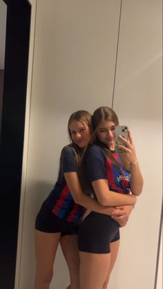 Barca Outfit, Barca Girl, Football Aesthetics, Madrid Outfits, Soccer Girlfriend, Writing Photos, Football Wags, Best Car Insurance, Insurance Companies