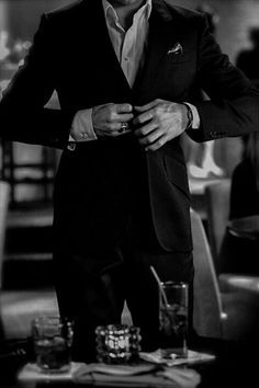 Pose Wedding, A Man In A Suit, Man In A Suit, Cooler Style, Dark Men, Outfits Hombre, Elegant Man, Christian Grey, Rich Man