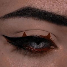 Eye Looks With Eyeliner, How To Diy Tattoo, Halloween Inspired Makeup Eye, Simple Halloween Eye Makeup For Work, Mean Makeup Look, Halloween Themed Makeup Simple, Graphic Liner Halloween, Cool Graphic Liner, Devil Eyeliner