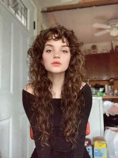 Long Curly 70s Hair, Long Shag On Curly Hair, Fringe Curly Hairstyles, Curly Witch Hair, Curly Wolfcut Long, Shag 2c Hair, Long Shaggy Haircuts Curly Hair, Wolf Cut Ricci