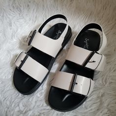 New, Unused But Without Tags Color : Off-White Buckle Detail Fit: True To Size Leather Upper; Man-Made Balance Made In Italy White Sandals With Buckle Closure For Day Out, Seychelles Shoes, Seychelles, Leather Sandals, Leather Upper, Buckle, Off White, Sandals, Women Shopping