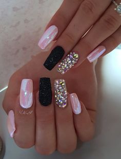 Pretty Girly Nails, Girly Acrylic Nails Designs Pink, Black Nails With Neon Design, Trending Nail Designs, Light Pink Glitter Nails, Birthday Gel Nails, Gala Nails, Vegas Nails Ideas Sparkle, Cruise Nails Caribbean