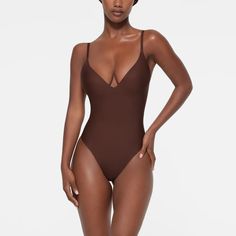 SEAMLESS SCULPT THONG BODYSUIT | ONYX Womens Bodysuit, Skirt Leather, Sweatshirt Shirt, Push Up, Casual Skirts, Blouse And Skirt, Dress With Sneakers, Cocoa, Sweater Shirt