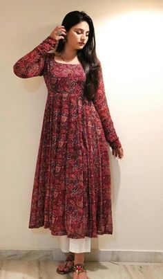 Traditional Kurtis Design, Saree Kurta Designs Women, Long Kurti Designs Party Wear Anarkali Suits, Long Kurtis For Women, Long Kurta Designs Women, Anarkali Churidar Designs, Kurta Design For Girl, Saree Kurti Design, Long Kurti Designs Casual