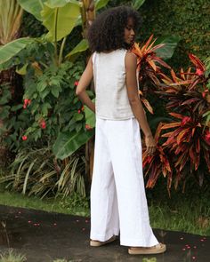 Top that goes with everything. Linen top SILAY in Natural melange was made to play an important role in warm-season dressing. Sleeveless, with a decorative pocket in front, made from soft linen fabric – you can pair it with everything you have in your closet. Match it with linen pants, shorts, or a skirt for that perfect summerish look. • Sleeveless linen top• Decorative front pocket• Medium weight linen (approx. 180 gsm) Minimal Top, Wrinkled Clothes, Hit The Floor, Boost Confidence, Open When, Light Coral, Nassau, Clothing Care, Linen Top