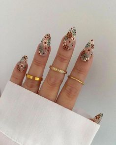 Cranberry Nail Color Designs, Mail Ideas For September, Matte Gel X Nails, Disney100 Nails, Aesthetic Gel X Nails, Nails August 2023 Trends, Puffer Nails, Floral Black Nails, Flower Themed Nails