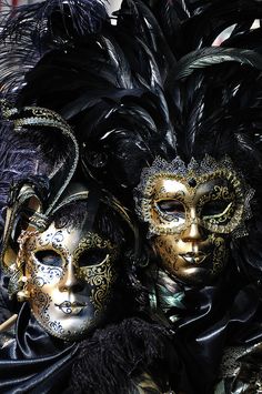 Venice Carnival Masks People Wearing Masks, Costume Carnaval, Masked Ball, Carnival Of Venice, Venice Carnival, Venetian Masquerade