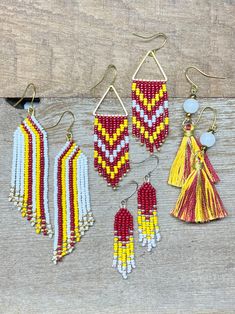 These earrings are perfect for super fans! Cheer on your favorite team or school.  Great for teacher gifts or school auctions.  Can be customized with your team colors. Beaded Fringe Earrings, Delica Beads, Beaded Fringe, Bead Patterns, Fringe Earrings, School Spirit, Bead Weaving, Team Spirit, Team Colors