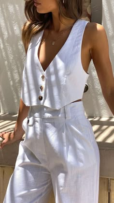 Classy Summer Going Out Outfits, Tailored Vest, Fashion Mistakes, Looks Style, Mode Inspiration, Looks Vintage, Vest Top