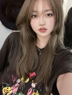 Hair Color Inspiration For Asian, Kpop Hair Color, Ash Hair Color, Kpop Hair, Cute Makeup Looks, Hair Color And Cut