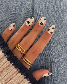 September Nail Ideas Simple, Shorter Nails Designs, Black And White Flowers Nails, Simple Luminary Nails, Simple Nails With Accent Nail, Black And White Spring Nails, Nails Black Accent, Black And White Fall Nails, 2024 Trendy Nails