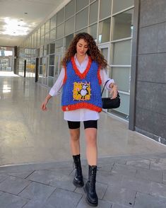 Korean Oversized Outfit, Vest Street Style, Sweater Vest Outfit, Cute Vest, Outfit Oversize, Knitwear Trends, Oversized Vest, Sweater Vest Women, Korean Fashion Trends