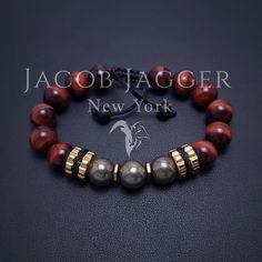 Red tigers eye and pyrite bracelet for men / women. Adjust to fit length made with satin cord, 10mm ( 0.39 inch ) natural gemstones and gold stainless steel spacer charms.  SIZE GUIDE: Check 5th picture for size instructions. GIFT BOX: Bracelets are shipped in 1 gift box. If you prefer boxes for each bracelet, leave a message BEFORE shipping labels are created. Bracelet En Cuir Diy, Mens Bracelet Fashion, Box Bracelets, Green Tiger Eye Bracelet, Tiger Eye Beaded Bracelet, Red Tiger Eye Bracelet, Tiger Eye Shaped Bead Bracelets, Tiger Stone Bracelet, Pyrite Bracelet