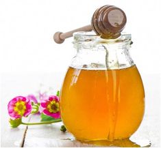 Using honey for eyes is one of the easiest ways to relieve sore eyes, conjunctivitis, and dry eye. Click to learn more such benefits of using honey. Honey Health Benefits, Hair Mask For Dandruff, Honey Uses, Anti Aging Homemade, Double Menton, Homemade Scrub, Cholesterol Remedies, Honey Benefits, Cholesterol Diet