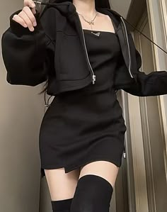 Dark Business Woman Aesthetic, 90 Degree Shoulders Aesthetic, Kpop Black Outfit, Anime Outfits Casual, Black Korean Outfit, Korean Black Outfit, Cute Dress Outfits, Quick Outfits, Kpop Fashion Outfits